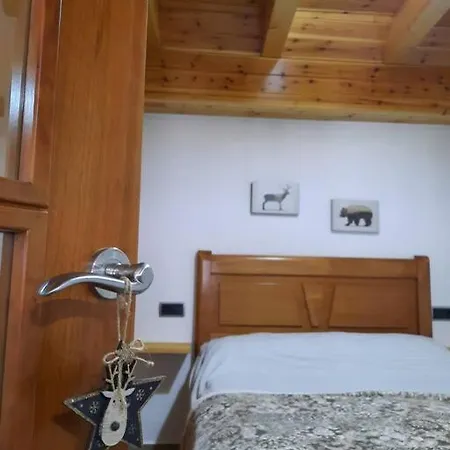 Mcastet, Casita Aranesa En El Valle De Aran *